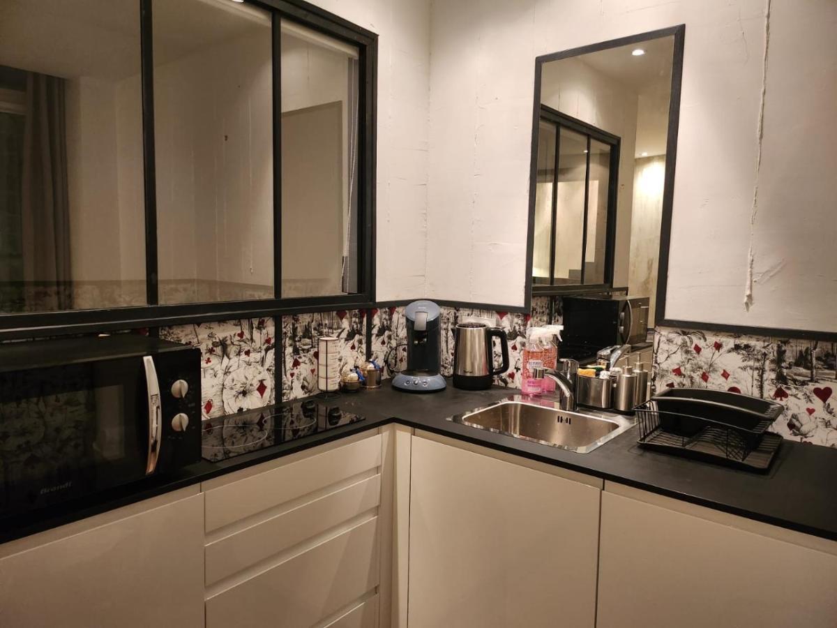 Charmant Cocon Iode Cosy Equipe, Baigne De Lumiere, Situe Au Coeur De La Rochelle A 1Min A Pied Du Marche Central Avec Tv Et Wifi Exterior photo